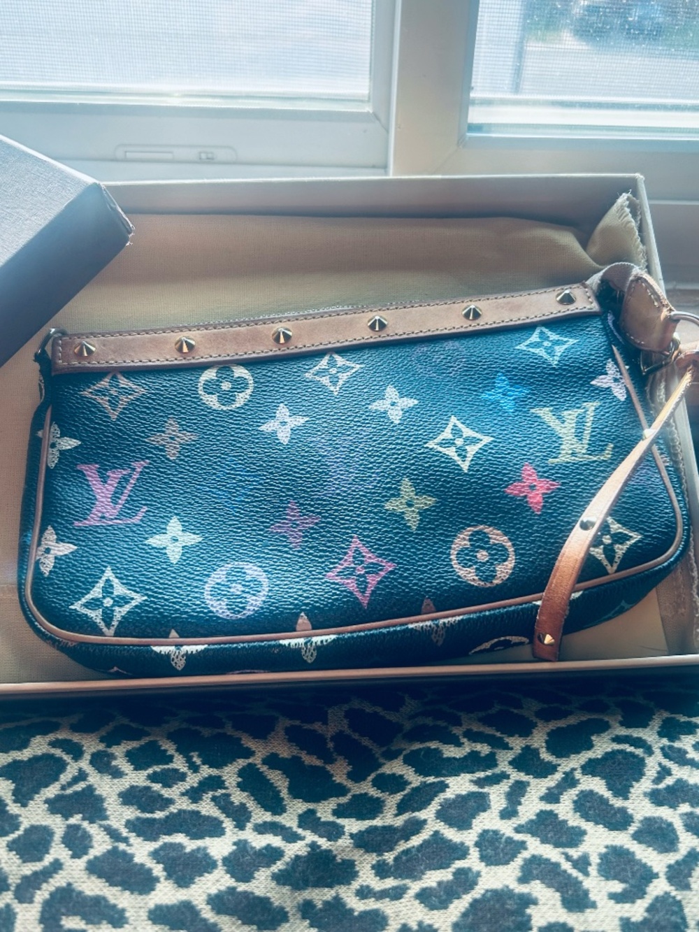 LV Murakami Pochette - Picture 8 of 8